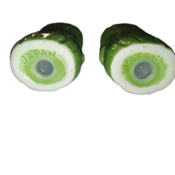 Vintage Anthropomorphic Zucchini / Squash Salt & Pepper Shakers New Old stock - Picture 4 of 4